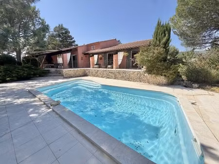 belle villa sur parc arboré avec piscine !