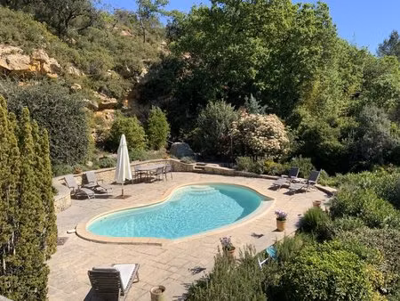villa avec vue imprenable à seulement 6 km d'uzès.