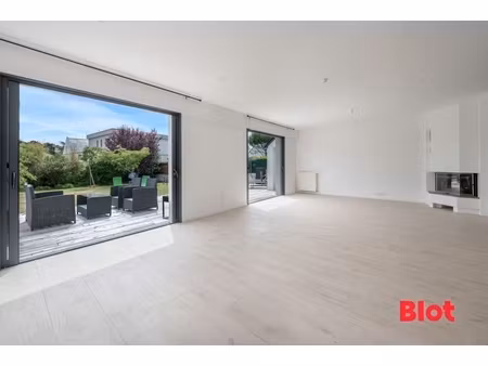 maison 7 pièces  rénovée  beau jardin  garages
