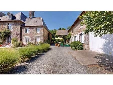 vente demeure d'exception à saint-martin-de-cenilly (50210) : à vendre / 210m² saint-marti