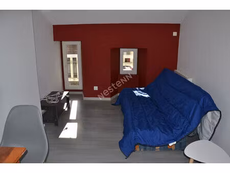 très beau studio meublé en duplex situé dans le centre ville d'yssingeaux