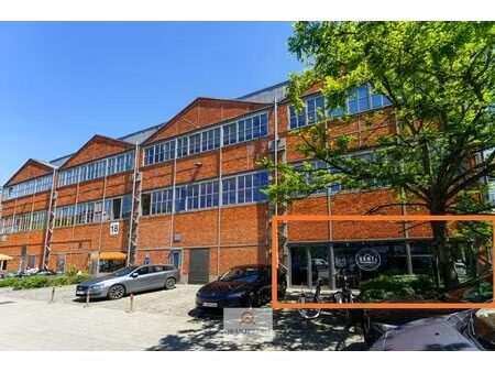 multifunctionele ruimte in hoekpand te huur bij vernieuwde gentse dokken