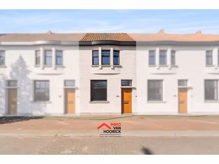 prachtige gerenoveerde rijwoning!