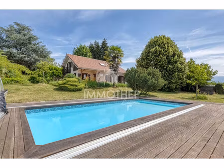 propriété familiale au calme de 216 m² avec piscine et vue ma