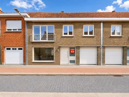 moorsele - instapklare woning met parking achteraan