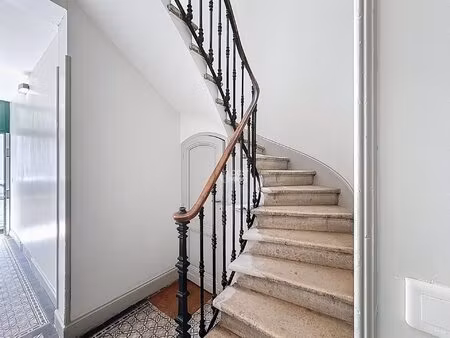 t2 traversant de 40m² avec terrasse privative de 12m²