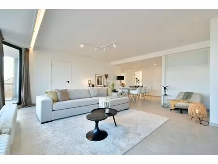 prachtig gerenoveerd appartement op topligging