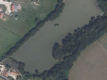 propiete avec étang de 4 5 ha  habitation et logements locat