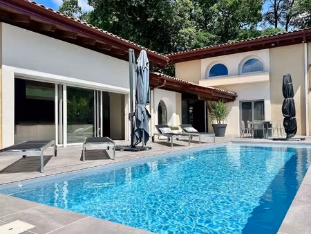 maison de charme avec piscine  grand jardin  garage