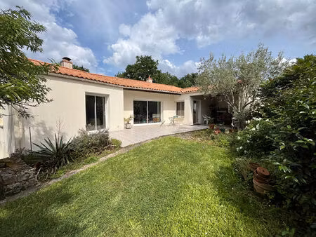 vente maison 6 pièces  160.00m²  la roche