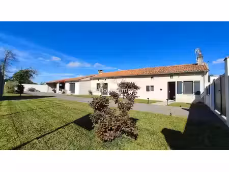 vente maison 7 pièces 146 m² à luchapt (86430)  349 790 €
