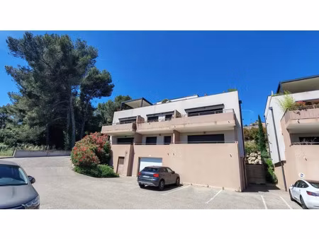 location appartement 3 pièces 63 m² à villeneuve-lès-avignon (30400)
