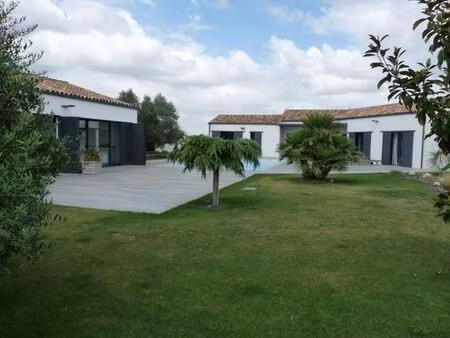 villa de luxe de 7 pièces en vente saint-jean-de-liversay  nouvelle-aquitaine