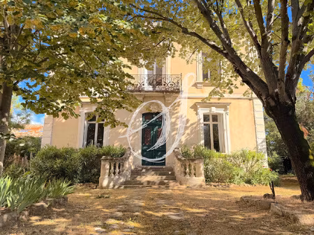 maison de maître bourgeoise sur un parc arboré au coeur de pi