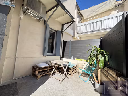 f2 meublé de 46.45 m2 loué meublé avec cour intérieure et cl