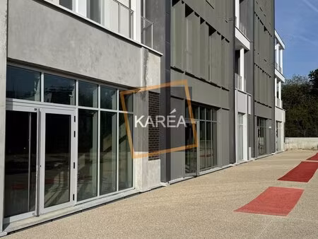achat local commercial 411m² serris 77700