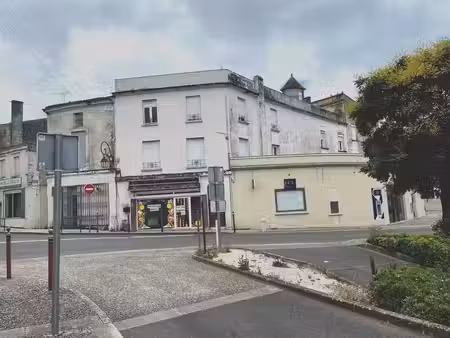 immeuble de rapport - 3 lognements - 1 local commercial - pauillac (33)