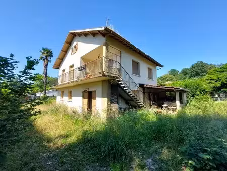 maison t6 avec jardin clos et dépendances