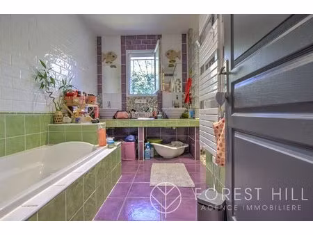 villa 4 faces avec piscine dans un secteur recherché