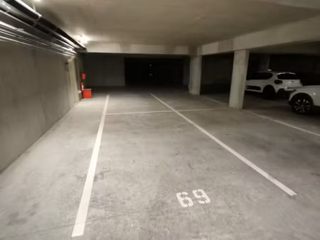emplacement de parking sécurisé en sous-sol