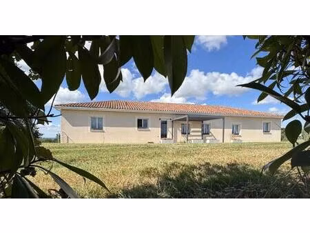 villa de 2017 avec 2 ha et vue sur les pyrénées