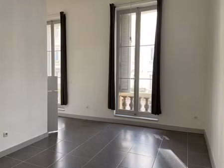 location appartement 3 pièces 52m2 marseille 6eme (13006) - 873 € - surface privée