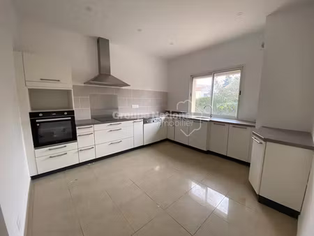 location appartement 3 pièces 92m2 garons 30128 - 937 € - surface privée