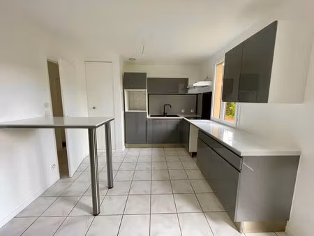 location maison 5 pièces  77.00m²  saint