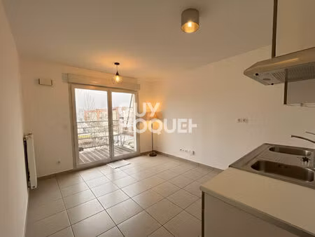 t2 lumineux avec balcon et garage