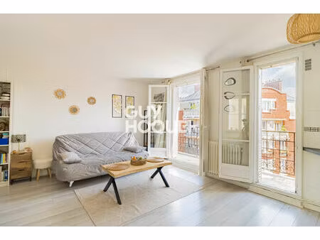 studio lumineux avec balcon et vue dégagée - rue du poteau