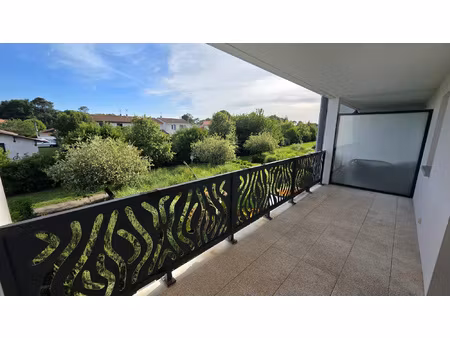 haut boucau t2 de 42 m2 avec terrasse couverte de 12 m2 et