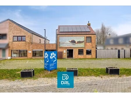 commercieel te koop in adegem met 3 slaapkamers