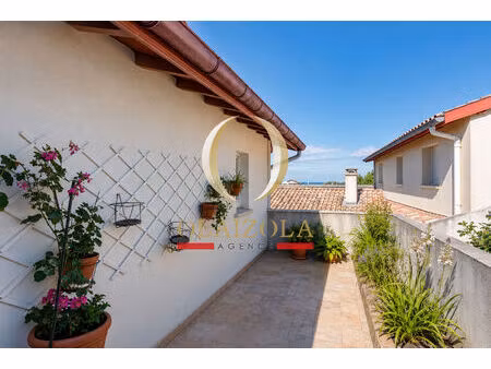 bidart / bourg - appartement 2 pièces avec terrasse  au coeur du village