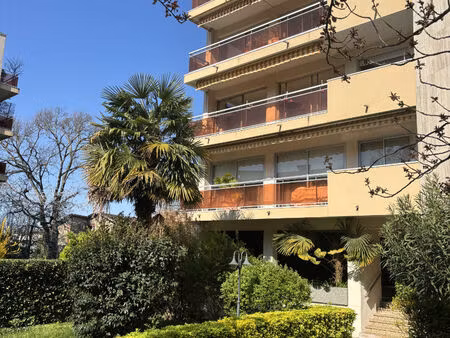saint exupery au sein d'une résidence de grand standing dotée d'un parc t3 avec parking so