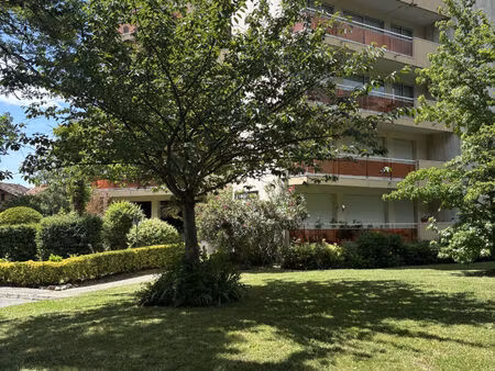 saint exupery / cote pavee au sein d'une résidence de grand standing dotée d'un parc t3 av