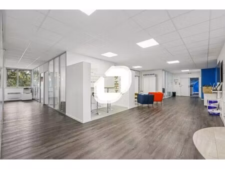 location bureaux 293 m² à 927 m²