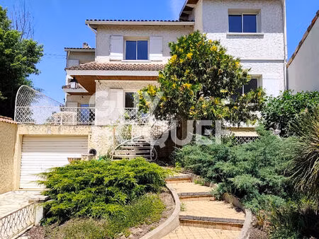 élégante maison familiale avec piscine intérieure