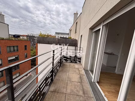 metro 14 saint ouen 3 pieces balcon parking