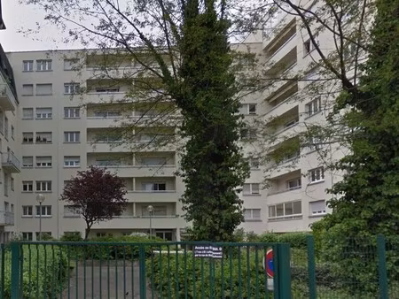 a louer type i - proche republique