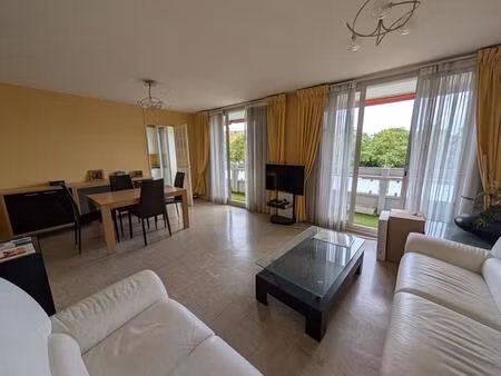 lyon 5 : t4 de 70 m² + parking + cave