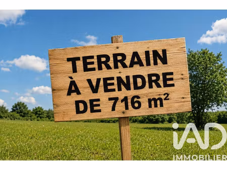 vente terrain 716 m²