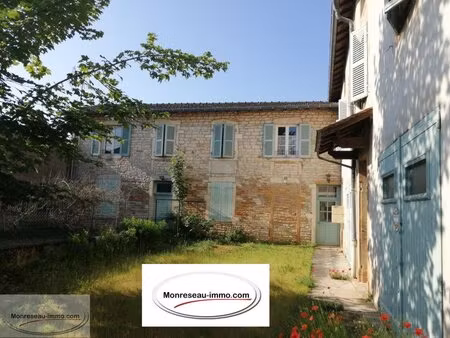 ensemble immobilier : 1t1 + 1t2 + 1t3 + local + garages + greniers
