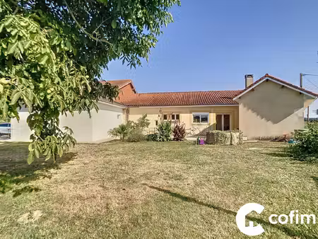 maison renovee 5 pieces projan avec dependances et terrain clot