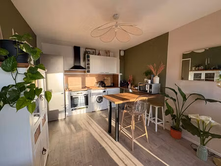 appartement t1 bis - bourg de seiches sur le loir