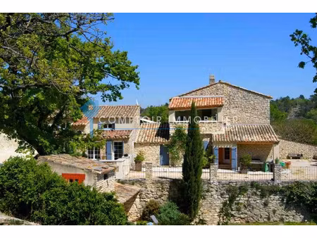 bastide en pierre : exceptionnelle