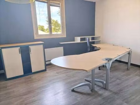 vente bureaux et commerces à la roche-sur-yon (85000) : à vendre / 4466m² la roche-sur-yon