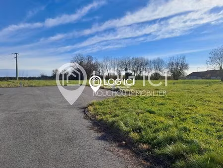 terrain constructible de 1 506 m2 au calme  au centre du village d'escaunets