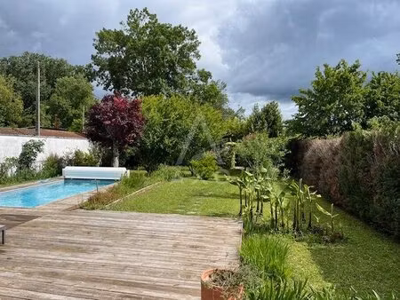 maison rénovée avec piscine