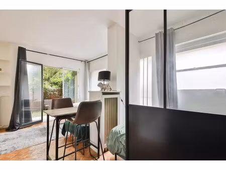 studio rez-de-chaussée avec terrasse à neuilly dans résidence de standing