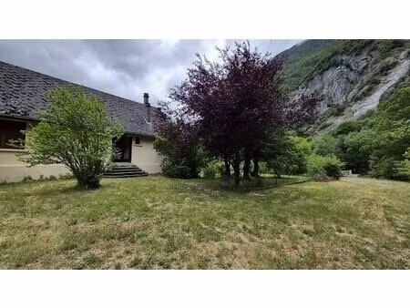 livet- gavet - maison avec double garage et terrains